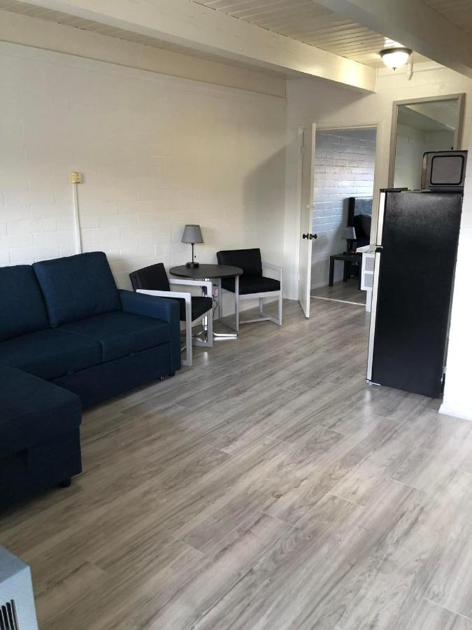 פוקטלו Thunderbird Motel מראה חיצוני תמונה