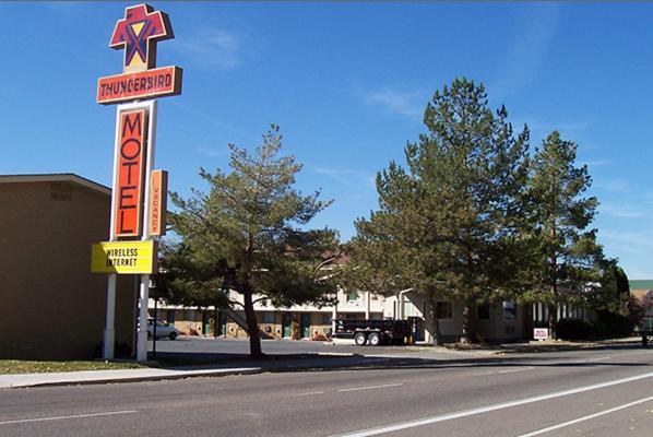 פוקטלו Thunderbird Motel מראה חיצוני תמונה